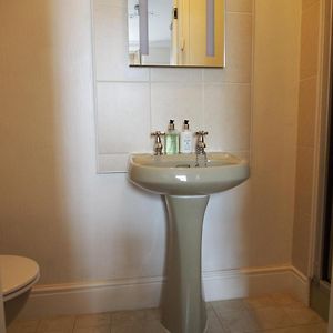 Classic Double Room En-Suite Shower Room